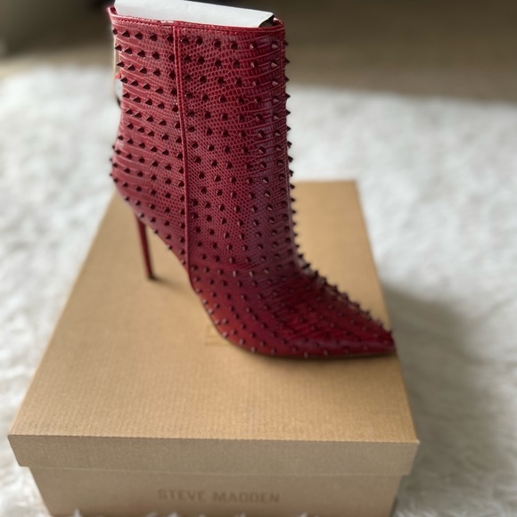 Steve Madden Via-S Red Booties - Picture 7 of 12